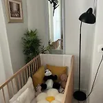Vakantiehuis House - 2m From - Three Bedroom House