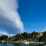 House - 2m From - Three Bedroom House Vakantiehuis Starigrad Paklenica