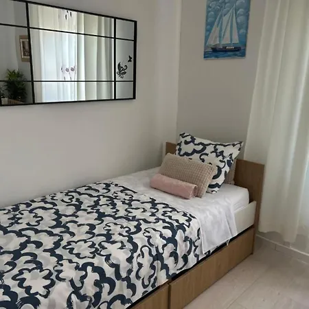 House - 2m From - Three Bedroom House