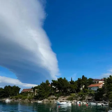 House - 2m From - Three Bedroom House Semesterbostad Starigrad Paklenica