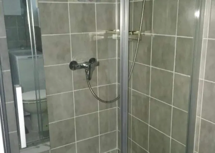 House - 2m From - Three Bedroom House Semesterbostad Starigrad Paklenica