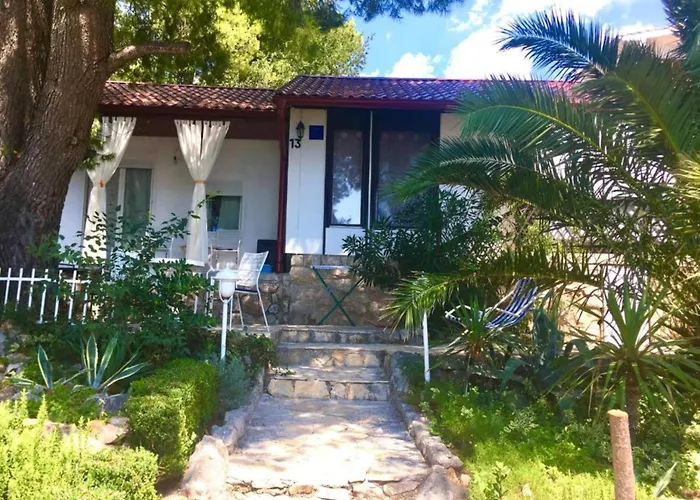 House - 2m From - Three Bedroom House Semesterbostad Starigrad Paklenica
