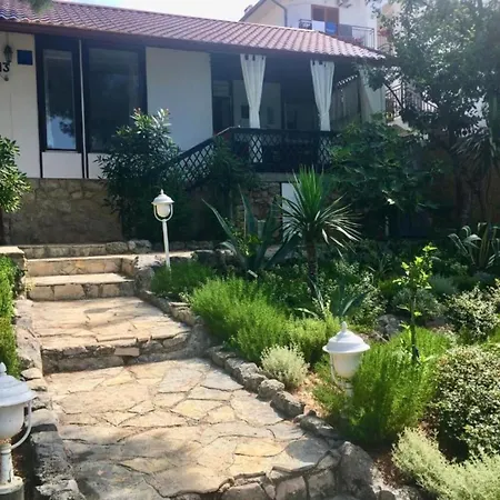 House - 2m From - Three Bedroom House *