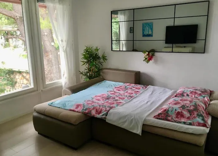 Дом отдыха House - 2m From - Three Bedroom House Стариград-Пакленица