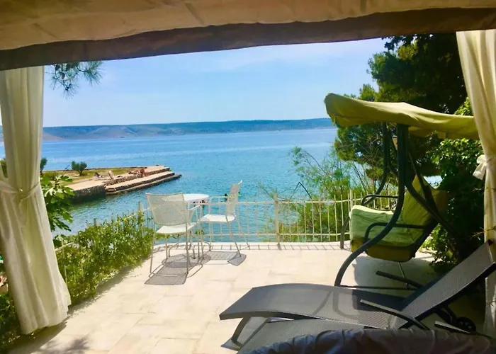 House - 2m From - Three Bedroom House *