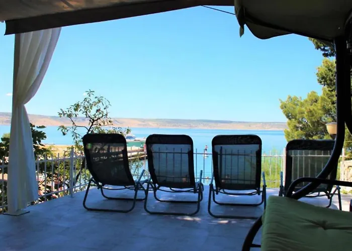 House - 2m From - Three Bedroom House