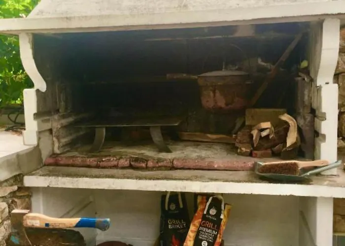 House - 2m From - Three Bedroom House