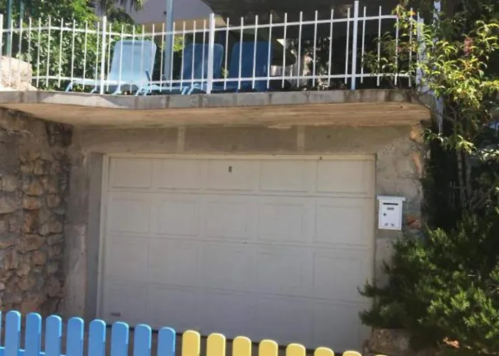 Дом отдыха House - 2m From - Three Bedroom House Стариград-Пакленица
